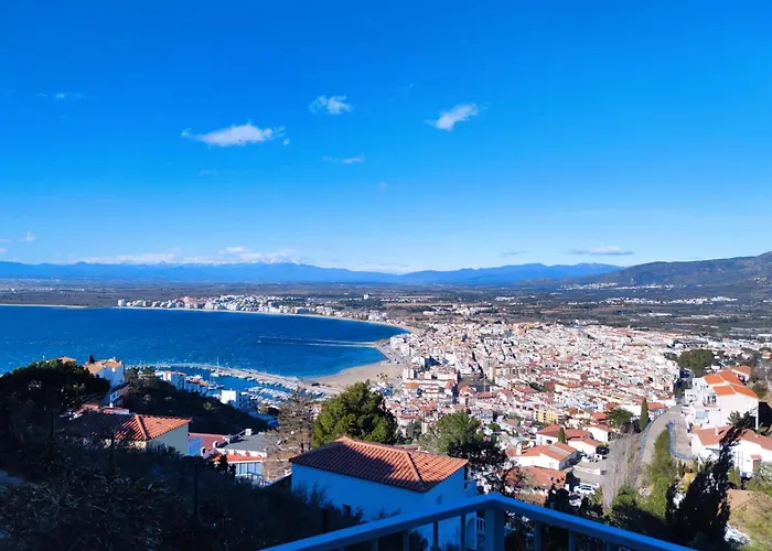 Maison Vacances Avec Piscine Commune Et Vue Mer